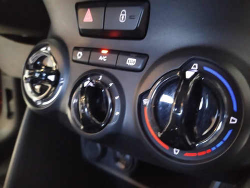 Imagen 14 de 25 de Peugeot 208 2016 1.6 Allure Nav Tiptronic