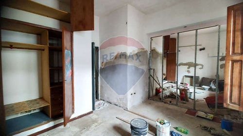Venta - Casa 4 Amb. A Refaccionar - Campana Centro