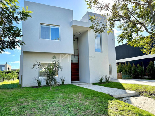 Casa  En Venta Ubicado En Vistas, Puertos, Escobar