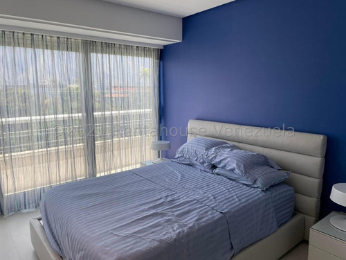 Espectacular Y Lujoso Apartamento Amoblado En Las Mercedes. #25-4805