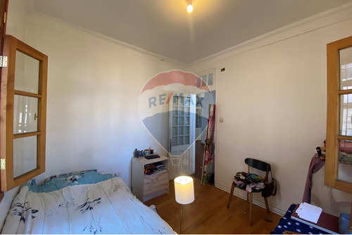 Casa De Dos Pisos Con Piscina En Ñuñoa