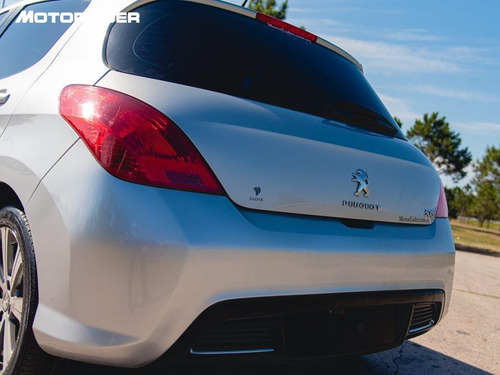 Peugeot 308 Premium Turbo Extra Full - Permuta / Financia