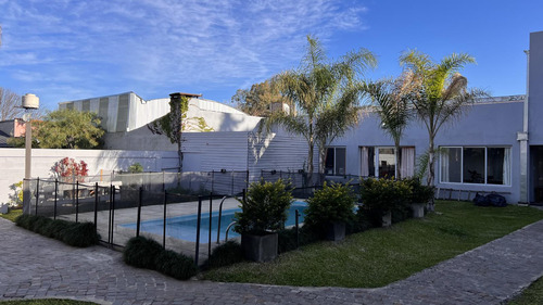 Complejo En Pueblo Liebig Con Piscina