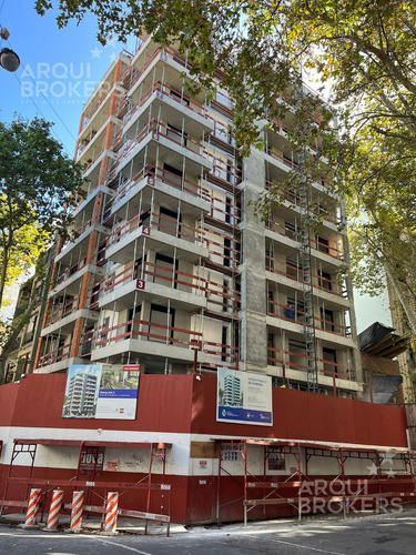 Apartamento Penthouse De Cuatro Dormitorios En Venta En Centro - 1001