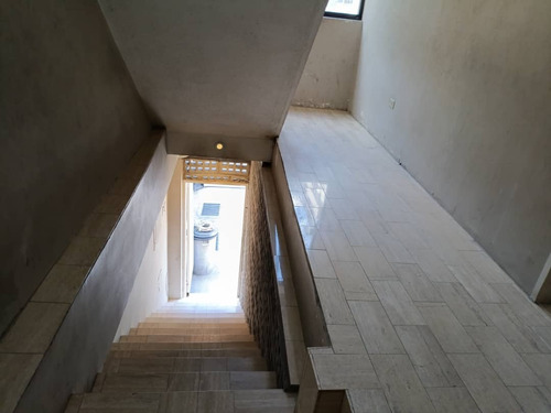 Se Alquila Edificio Comercial De 660 M2 En Santa Eduvigis
