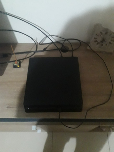 Ps4 Slim 1tb + 1 Joystick + 2juegos Fis.ex Estado Y Poco Uso