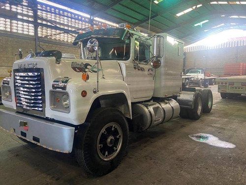 Imagen 1 de 13 de Mack R600 Canadiense