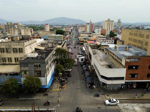 #*25-18137 Este Edificio De Cinco Niveles, Ubicado En El Centro Histórico Y Comercial De La Ciudad, Está Disponible En Alquiler, Barquisimeto, Lara. Adelaida Armeya