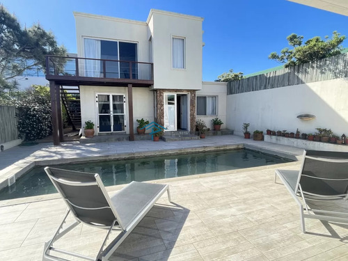En Venta Comoda Casa En Montoya Frente Al Mar 5 Dormitorios