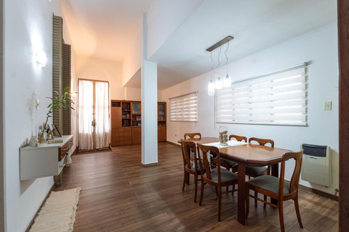 Venta - Casa De 3 Dormitorios, Patio Con Parrillero Y Terraza. Echesortu, Rosario.