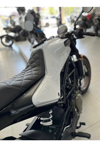 Husqvarna Svartpilen Vitpilen Color