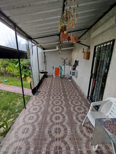 Casa De 3 Ambientes Con Fondo Libre!!!