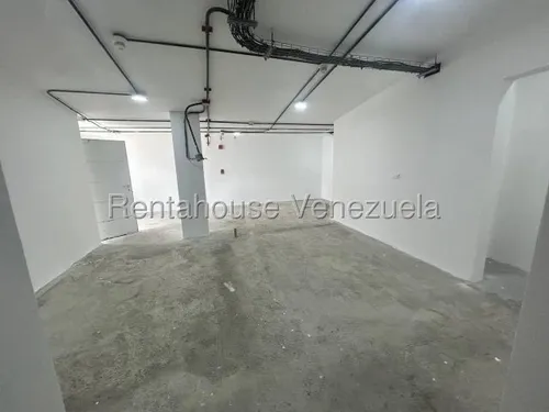 Casa Comercial En Alquiler, La Trinidad Mls #25-21193