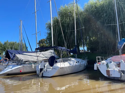 Velero Vip 33.5 Volvo Penta 29 Hp Timón Rueda Orza