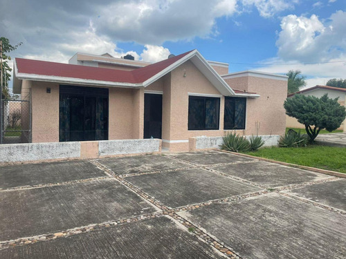Casa En Venta En Villas De Irapuato, Irapuato, Gto.