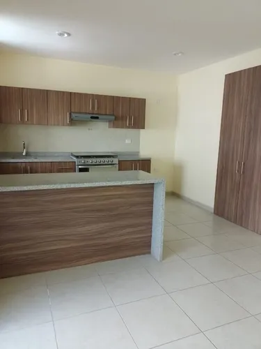 En Venta Casa En Puerta De Piedra, Equipada, Jardín, 3 Recamaras, Alberca