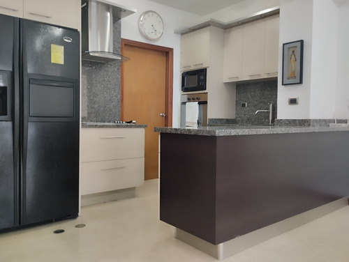 Apartamento En Alquiler Calle Arismendi, Lecheria