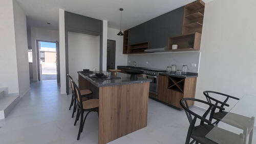 Estrena Casa En Zibata, 4 Recamaras, 3 Baños Completos, Equipada, Lujo