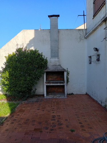 Casa Con Amplio Local, Se Vende O Alquila!!