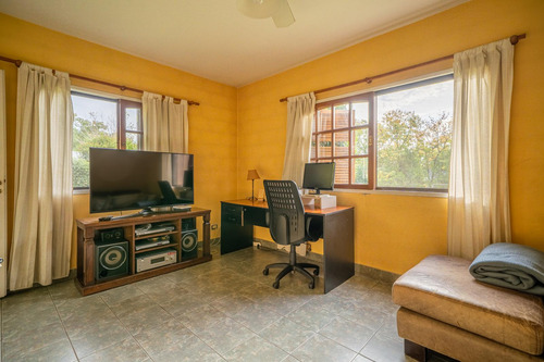 Venta Casa En Bella Vista En Barrio Cerrado