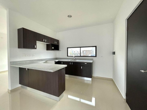 Casa En Renta / Residencial Floresta, Merida, Yuc. / 3 Recamaras