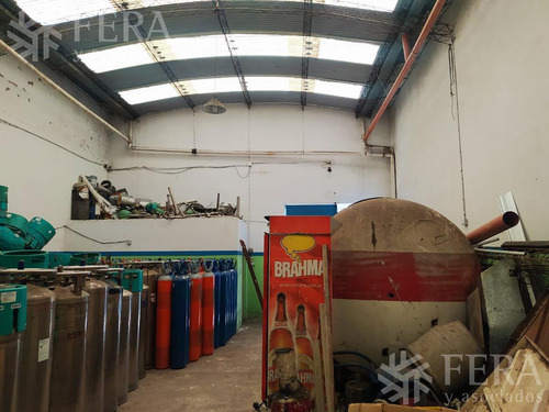 Imagen 1 de 9 de Venta De Galpón En Villa Dominico (28547)