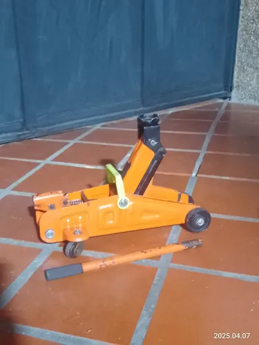 Gato Caiman 2 Toneladas (Usado)