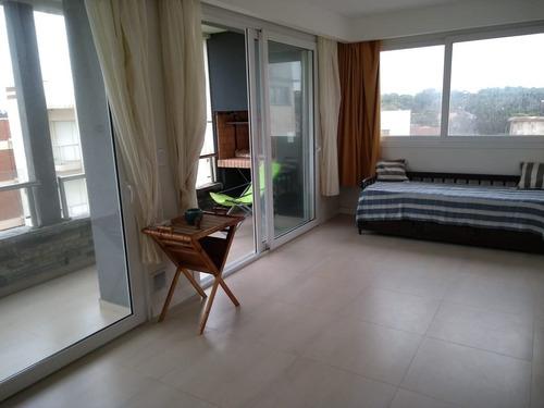 Moderno Departamento Frente Al Mar Con Piscina Y Cochera