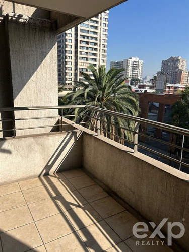 Departamento En Venta De 4 Dorm. En Ñuñoa, Excelente Estado