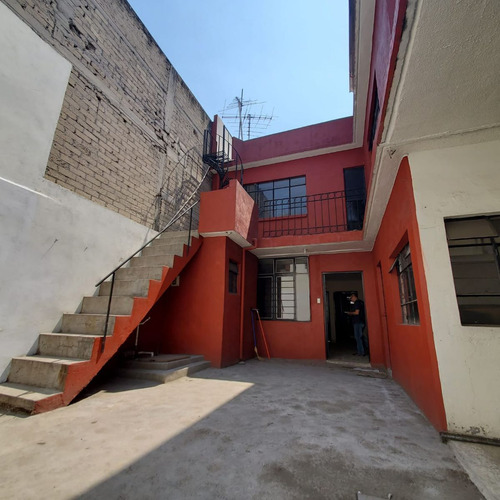Amplisima Casa En Inmejorable Ubicación, Centrico Y Seguro.
