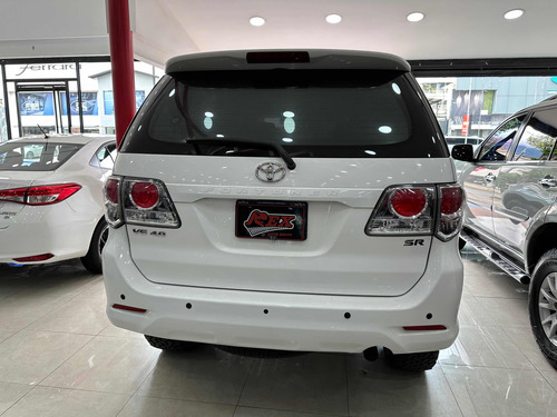 Imagen 10 de 13 de Toyota Fortuner Sr