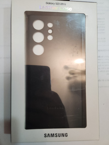 Celular Samsung Galaxy S23 Ultra 1 Tera Nuevo Sellado Nom Con 3 Carcasas S View, Piel Negra Y Transparente (Usado)