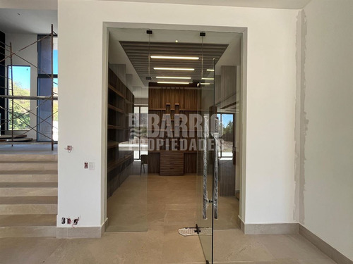 Casa En Venta De 4 Dorm. En Las Brisas De Chicureo