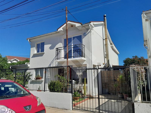 Casa En Venta De 3 Dorm. En Quilpué