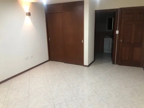 Casa Remodelada Con Amplio Jardin, Cerca Del Centro Historico Y Vista Ala Catedral