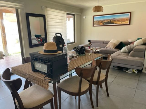 Casa En Venta De 3 Dorm. En Zapallar Curicó