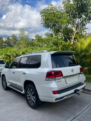 Imagen 3 de 10 de Toyota Land Cruiser