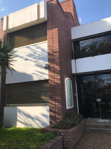 Clínica Odontológica, 8 Consultorios, 6 Baños, En Venta. Cerro De Las Rosas