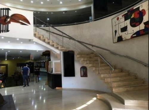Venta De Lujoso Local Comercial En Porlamar Isla De Margarita. (f.r)