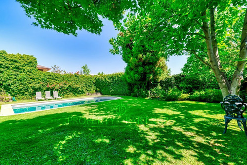 Impecable Casa  En Santa Maria De Manquehue