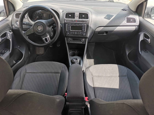 Imagen 10 de 15 de Volkswagen Vento 2014 4p Highline L4/1.6 Man