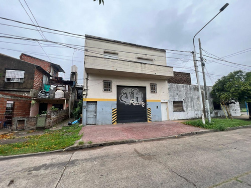 Alquilo Excelente Piso En Caseros De 3 Ambientes Grandes Con Terraza Y Patio Propio!! F: 4571