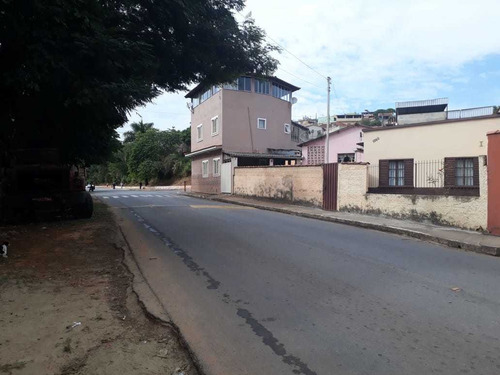 Casa Em Baependi Sul De Minas , Com 02 Quartos , Bem Próximo Ao Centro , 05 Minutos Igreja Nhá Chica. - 247
