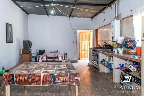 Casa En Venta De 7 Dormitorios C/ Cochera En Limache