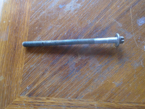 Vendo Tornillo De Cabezote De Mercedes Benz C180, Año 2003