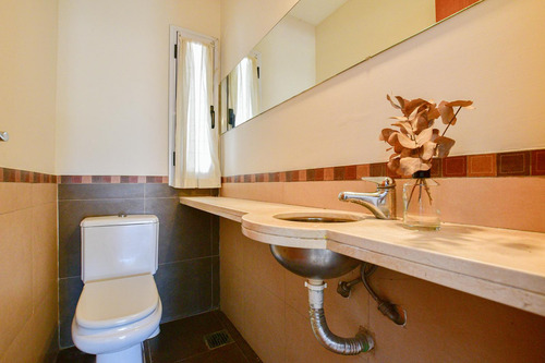 Casa En Venta De 3 Dormitorios Mas Escritorio En Gonnet 25 Y 484 Apto Banco . Toma Permuta