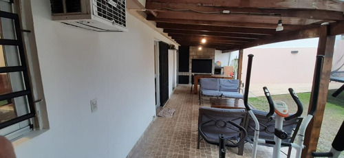Imagen 18 de 30 de Casa En Venta - Castelar Norte - Parque Sayago - 4 Ambientes - Con Parque Y Piscina - Permuta
