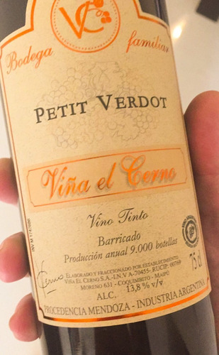 Imagen 2 de 6 de Viña El Cerno Petit Verdot 2015