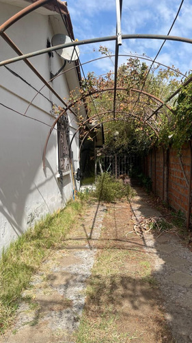 Linda Casa 4d2b, Excelente Sector, Cercana Comercios Y Serv