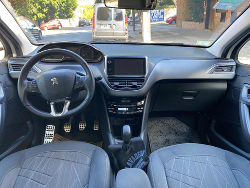 Peugeot 208 1.6 Feline 2013